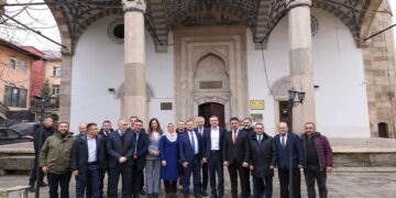 رئيس وزراء كوسوفو يزور المشيخة الإسلامية في بريشتينا لحماية التراث الإسلامي