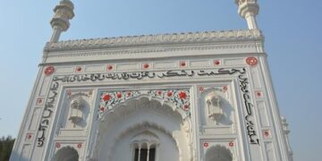 کتیبه های فارسی در کلیسای پیشاور پاکستان