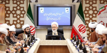 حوزه علمیه در خط مقدم مواجهه تمدنی اسلام و غرب قرار دارد