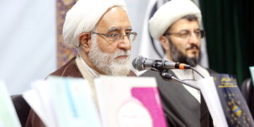 نائب مدير حوزة قم: مراكز البحث العلمي العالمية تترقب رؤية الحوزة بشأن الدين