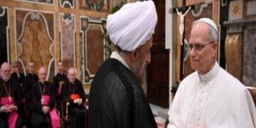 بابا الفاتيكان يمنح سفير إيران الوسام البابوي