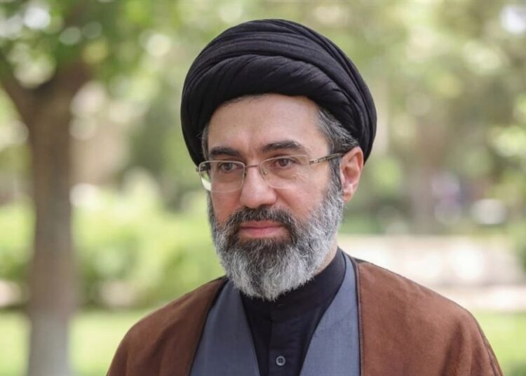 قائد الثورة: على السلطة القضائية أن تطالب بدماء شهداء الحربين الثانية والثالثة أمام المحاكم الدولية