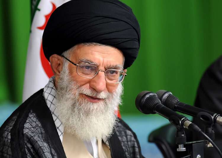 كاتب مصري ليبرالي يكتب عن الشهيد الإمام الخامنئي (رضوان الله تعالى عليه)