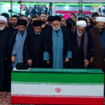 فيديو كامل | إقامة الصلاة على الجثمان الطاهر للإمام الشهيد الخامنئي في حرم الإمام الرضا (عليه السلام)