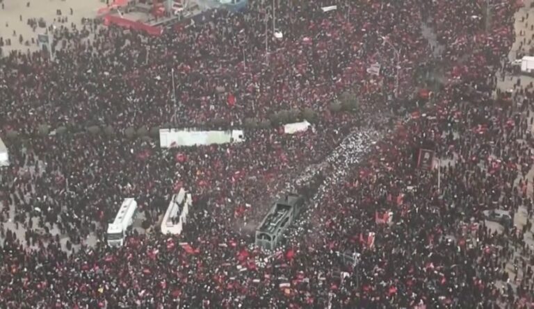 أكبر مراسم التشييع في العالم.. أكثر من 40 مليونًا شيعوا الإمام الخامنئي