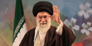 ممثل قائد الثورة لدى العراق: الحكومة والشعب العراقيين على اتم الاستعداد لتشييع الامام الشهيد