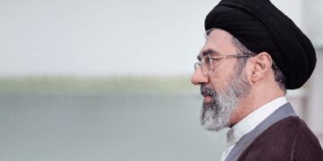 مجلس خبراء القيادة: الرسالة الاستراتيجية لقائد الثورة تذكير بالصلة بين مدرسة عاشوراء ومقاومة الشعب