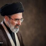 قائد الثورة : نعاهد أن نأخذ بثأر دم الإمام الشهيد من القتلة المجرمين