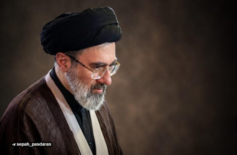 قائد الثورة : نعاهد أن نأخذ بثأر دم الإمام الشهيد من القتلة المجرمين