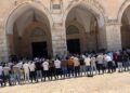 رغم تضييقات الاحتلال… عشرات الآلاف يؤدون صلاة الجمعة في الأقصى
