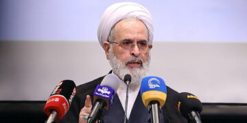 آية اللّه الأعرافيّ: خمسة عناصر أساسيّةٍ لنظرية “الوحدة” في خطاب الثورة الإسلاميّة.. الوحدة لا تعني إلغاء الفوارق أو طمس الهويّات المذهبيّة