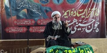 معاون التبليغ في حوزة قم العلميّة: تجاهل العدوّ قوّة الإيمان وروح المقاومة لدى الشعب الإيرانيّ فأخفقت حساباته